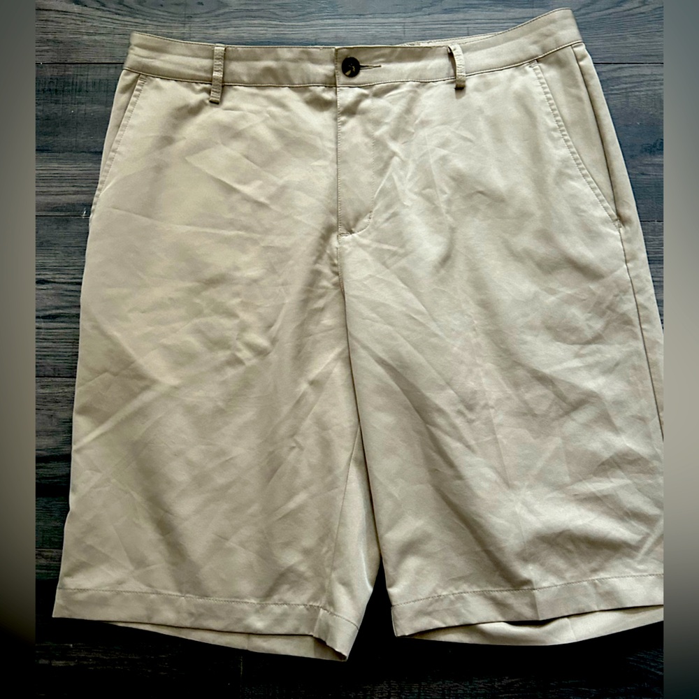 ADIDAS climalite mens size 32 khaki casual / golf shorts